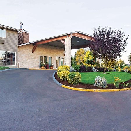 La Quinta By Wyndham Woodburn Hotel Exterior photo