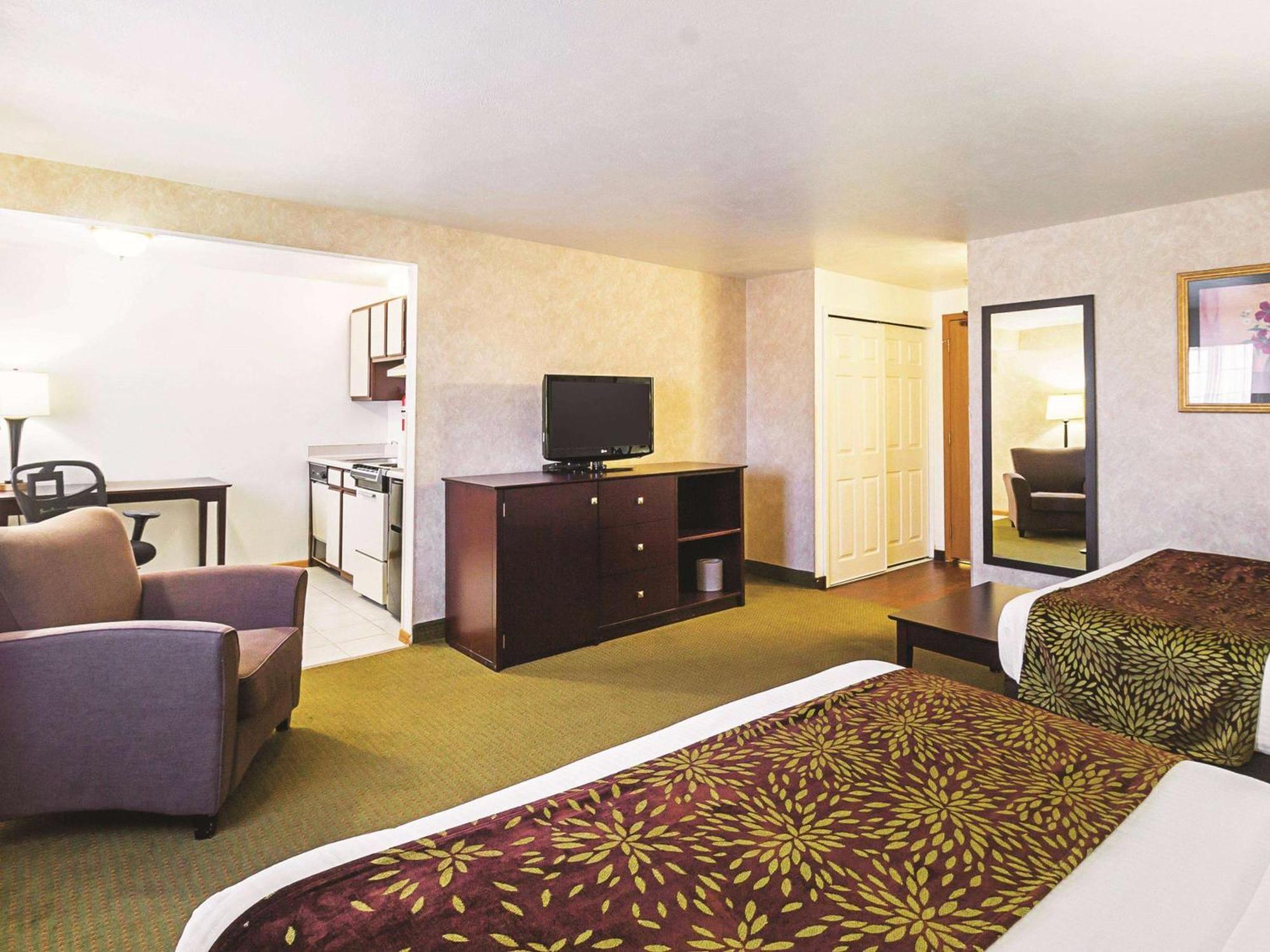 La Quinta By Wyndham Woodburn Hotel Exterior photo